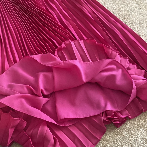 Banana Republic NWT raspberry pleated dress - Picture 10 of 11